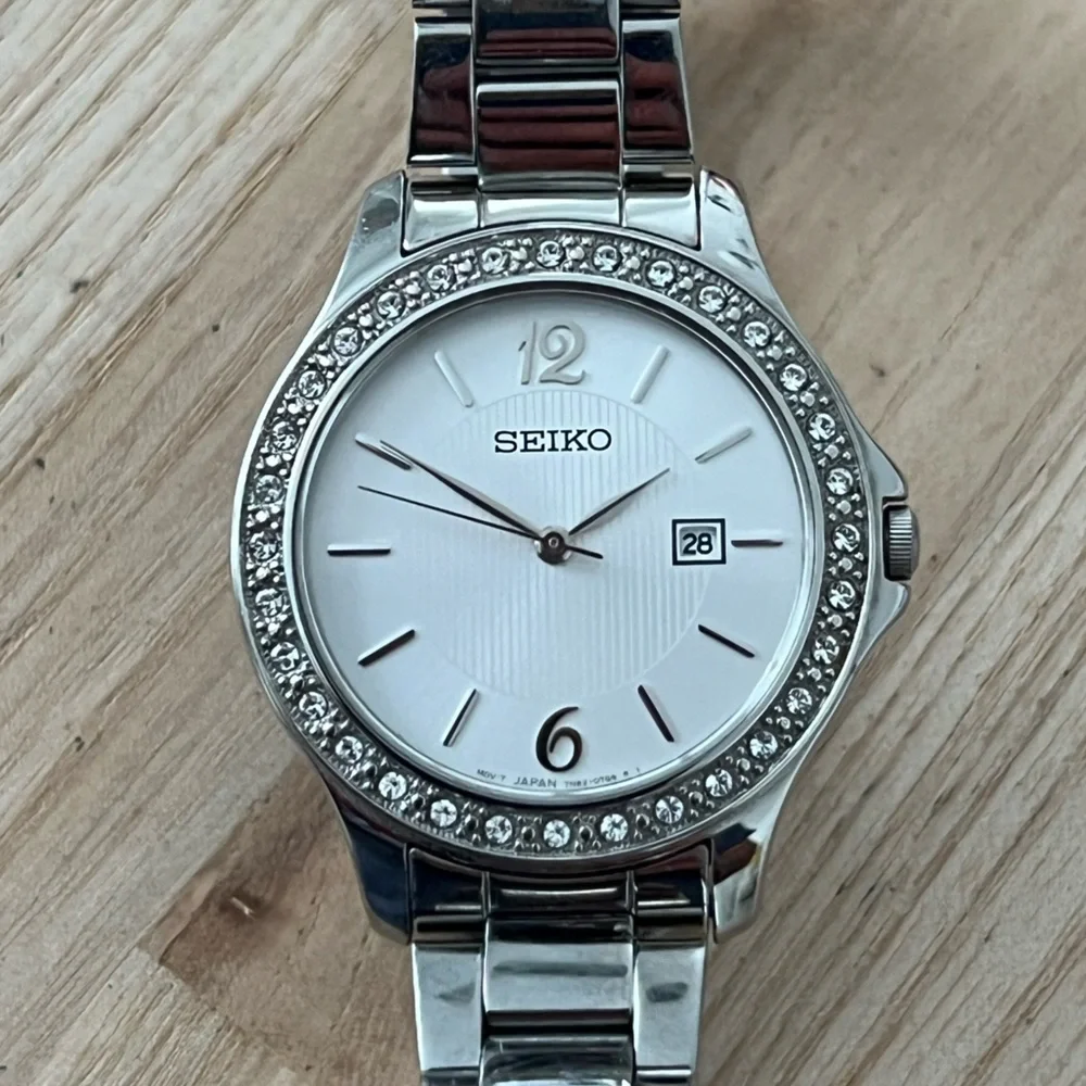 Seiko Ladies Watch Crystals Stainless Bracelet Dial Hands Date Window